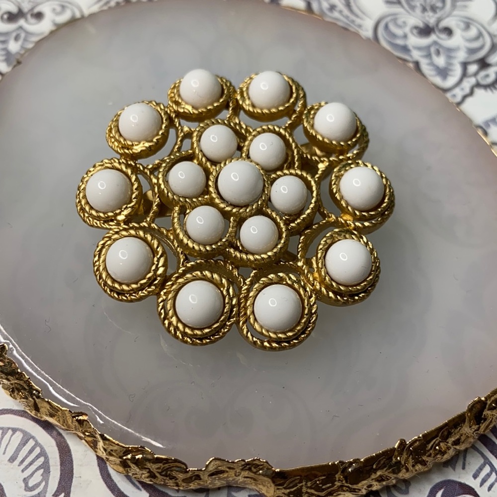 Stella & Dot White and Gold Tone Paradise Brooch
